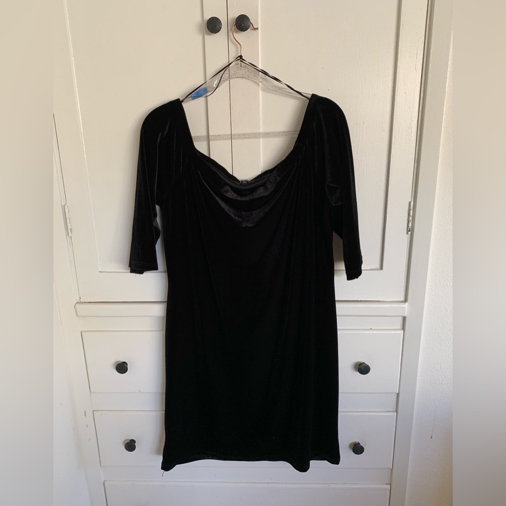 Ambiance Velvet off the shoulder mini dress with 3/4 sleeves  black size 2XL
